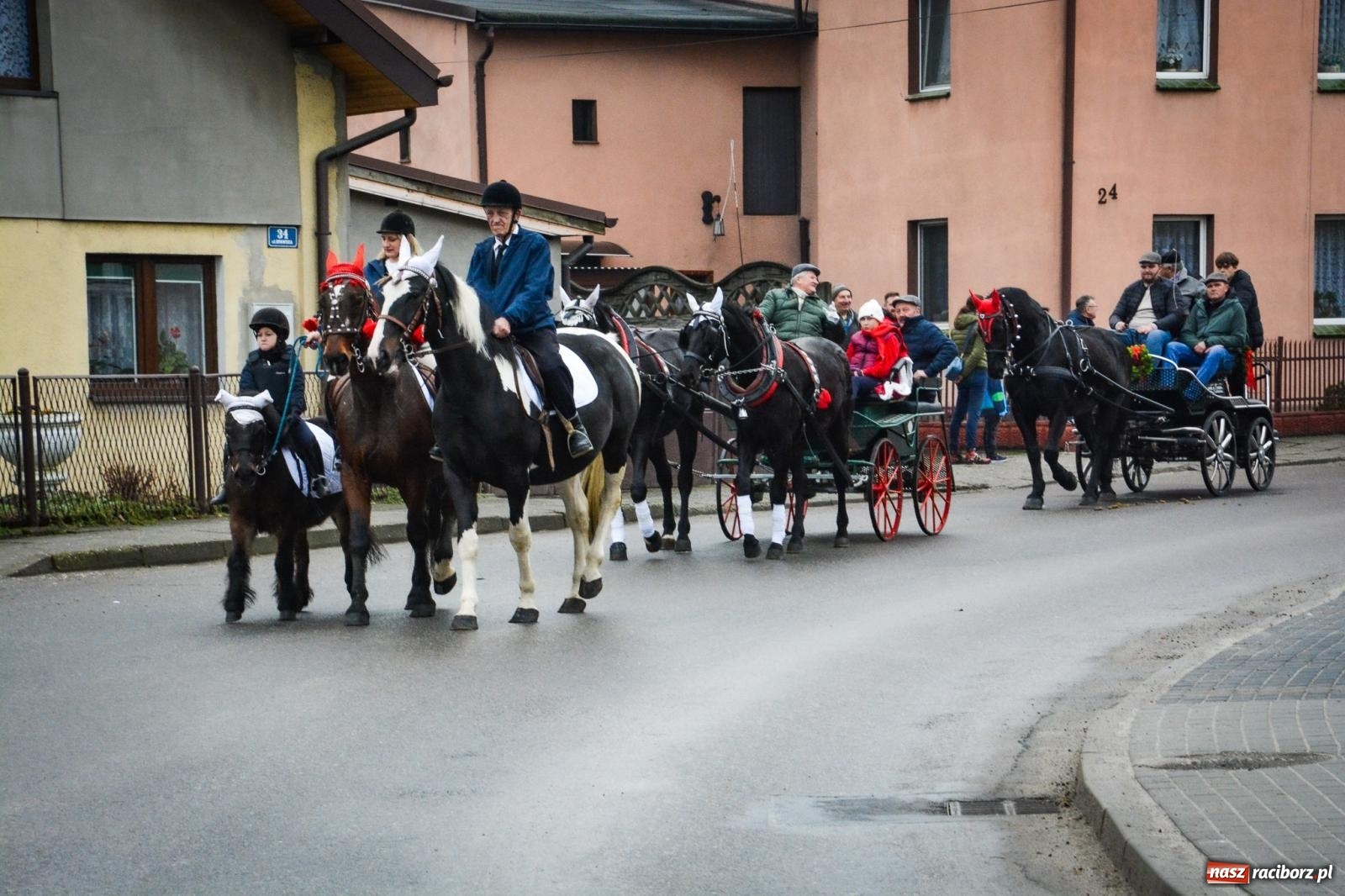 Zdjęcie w galerii na portalu naszraciborz.pl: Procesja konna do Mikołaszka – żywa tradycja Krzanowic [FOTO i WIDEO] wiadomości z regionu