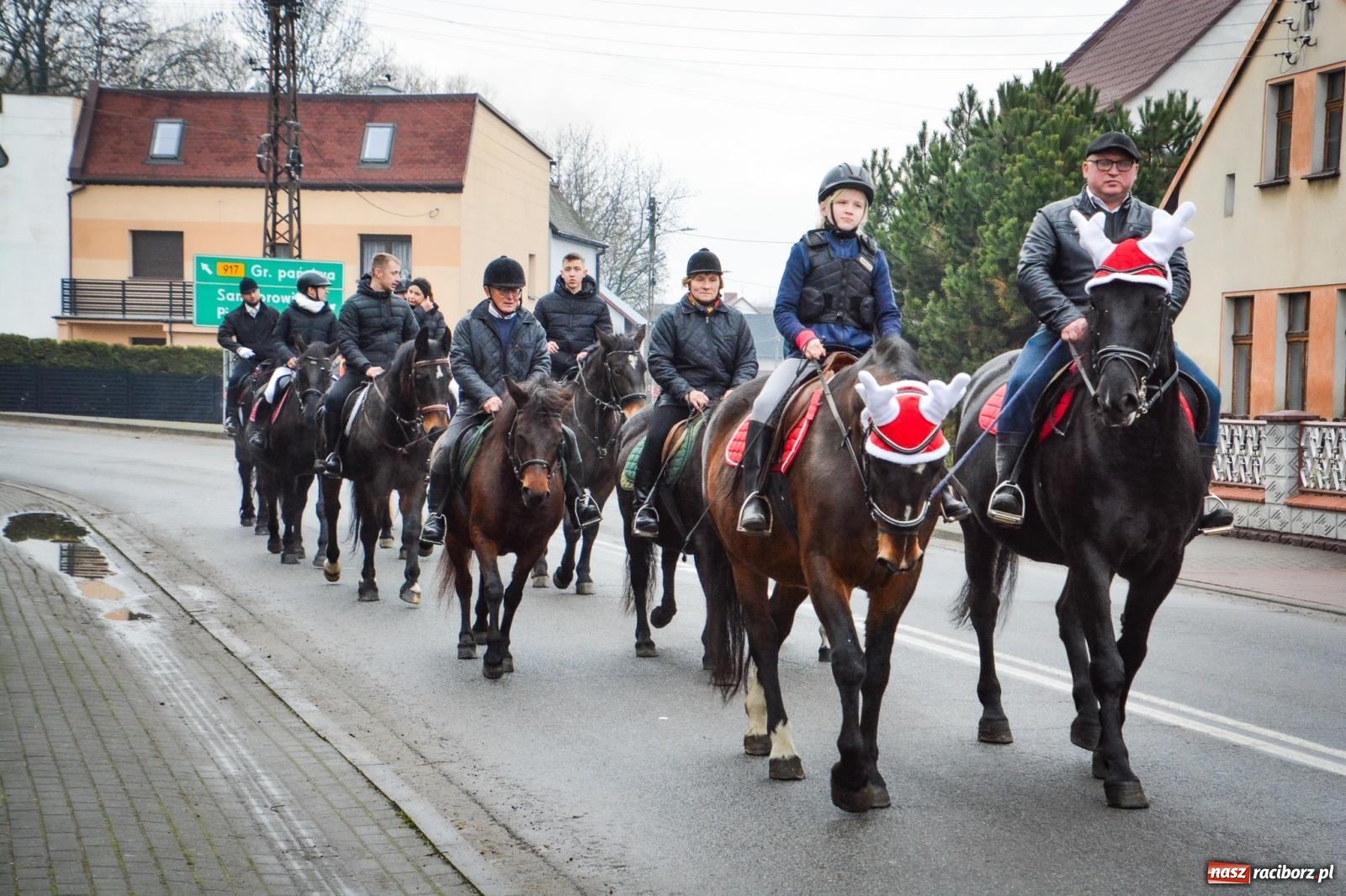 Zdjęcie w galerii na portalu naszraciborz.pl: Procesja konna do Mikołaszka – żywa tradycja Krzanowic [FOTO i WIDEO] wiadomości z regionu