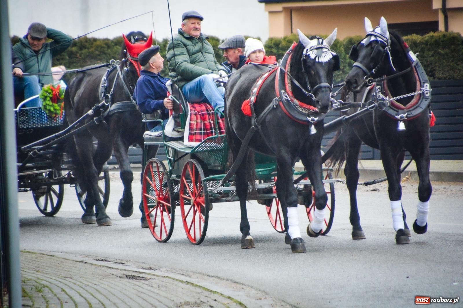 Zdjęcie w galerii na portalu naszraciborz.pl: Procesja konna do Mikołaszka – żywa tradycja Krzanowic [FOTO i WIDEO] wiadomości z regionu