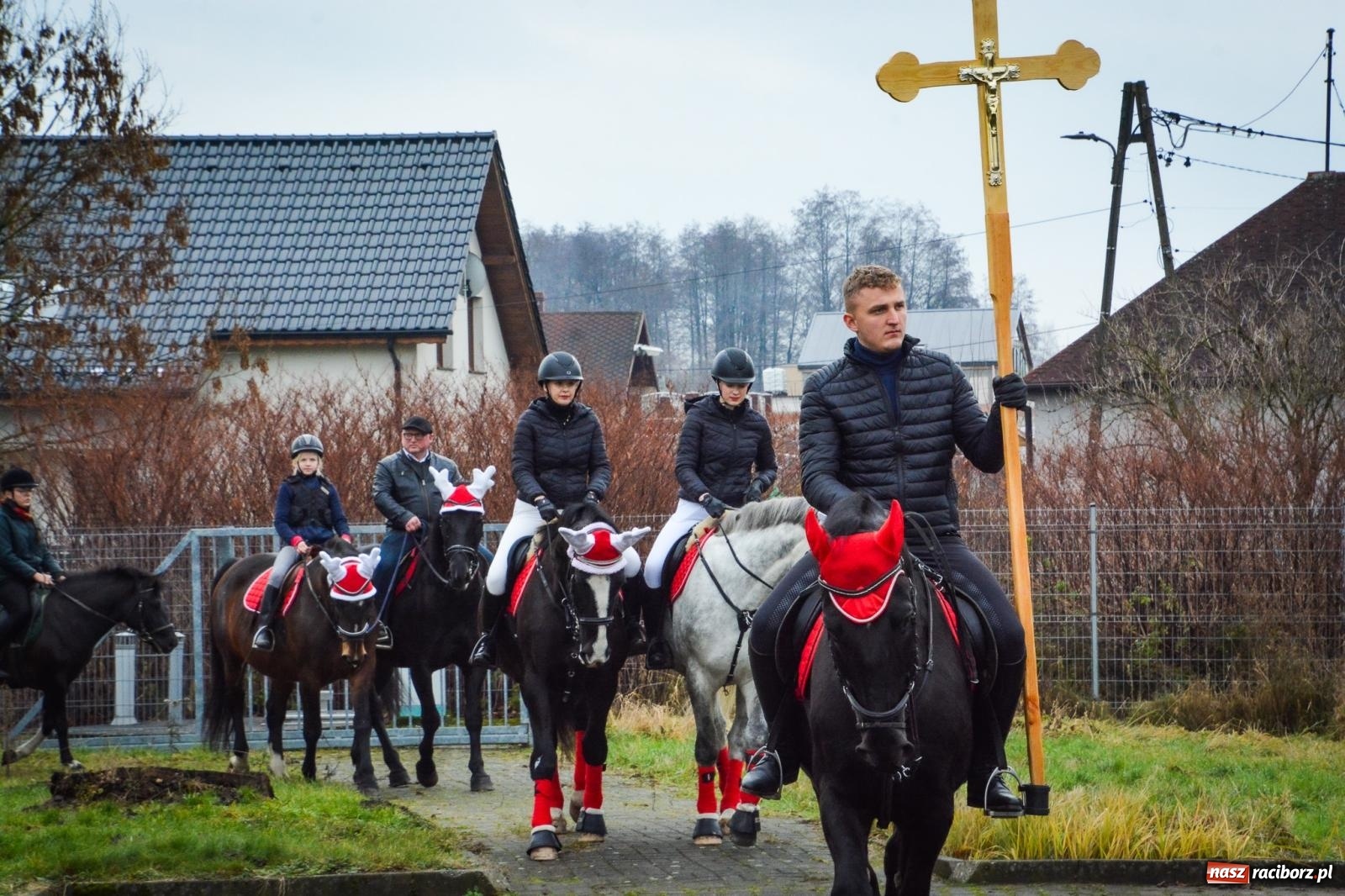 Zdjęcie w galerii na portalu naszraciborz.pl: Procesja konna do Mikołaszka – żywa tradycja Krzanowic [FOTO i WIDEO] wiadomości z regionu