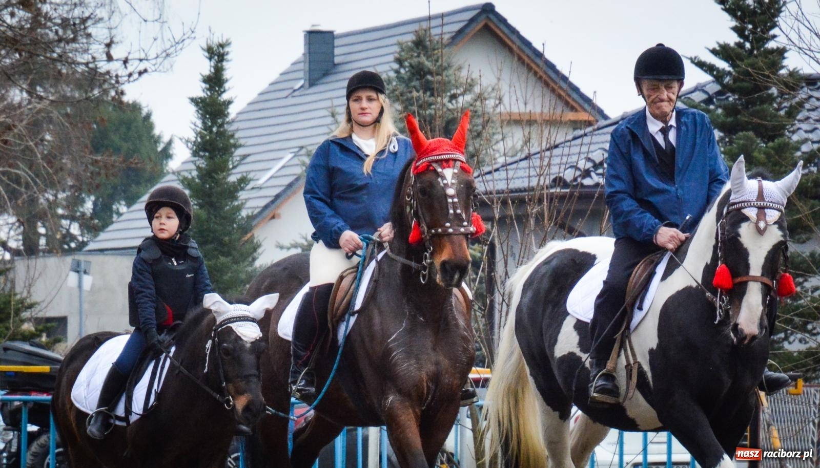 Zdjęcie w galerii na portalu naszraciborz.pl: Procesja konna do Mikołaszka – żywa tradycja Krzanowic [FOTO i WIDEO] wiadomości z regionu