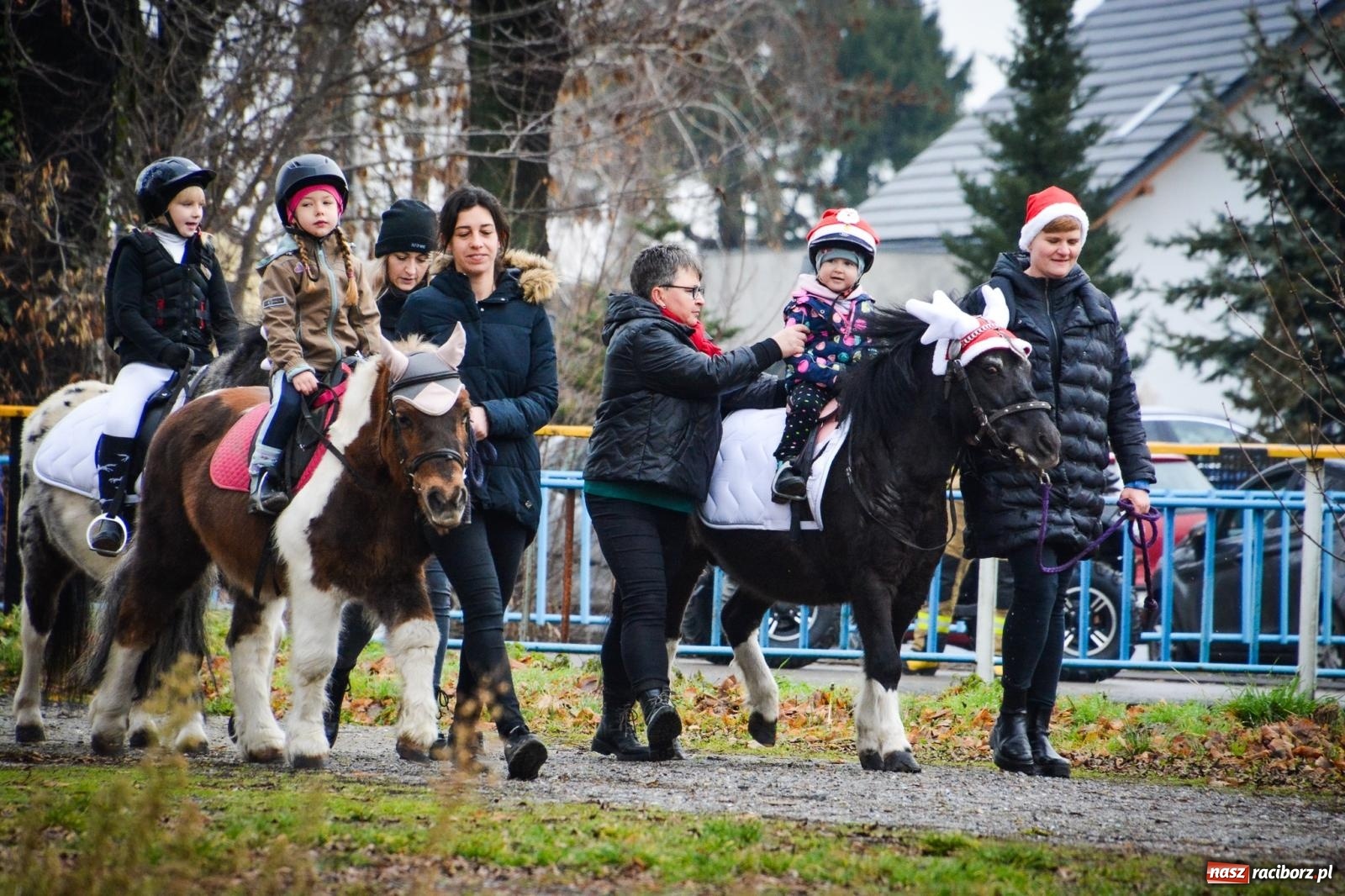 Zdjęcie w galerii na portalu naszraciborz.pl: Procesja konna do Mikołaszka – żywa tradycja Krzanowic [FOTO i WIDEO] wiadomości z regionu