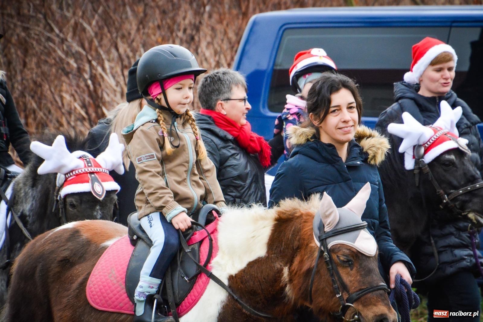 Zdjęcie w galerii na portalu naszraciborz.pl: Procesja konna do Mikołaszka – żywa tradycja Krzanowic [FOTO i WIDEO] wiadomości z regionu