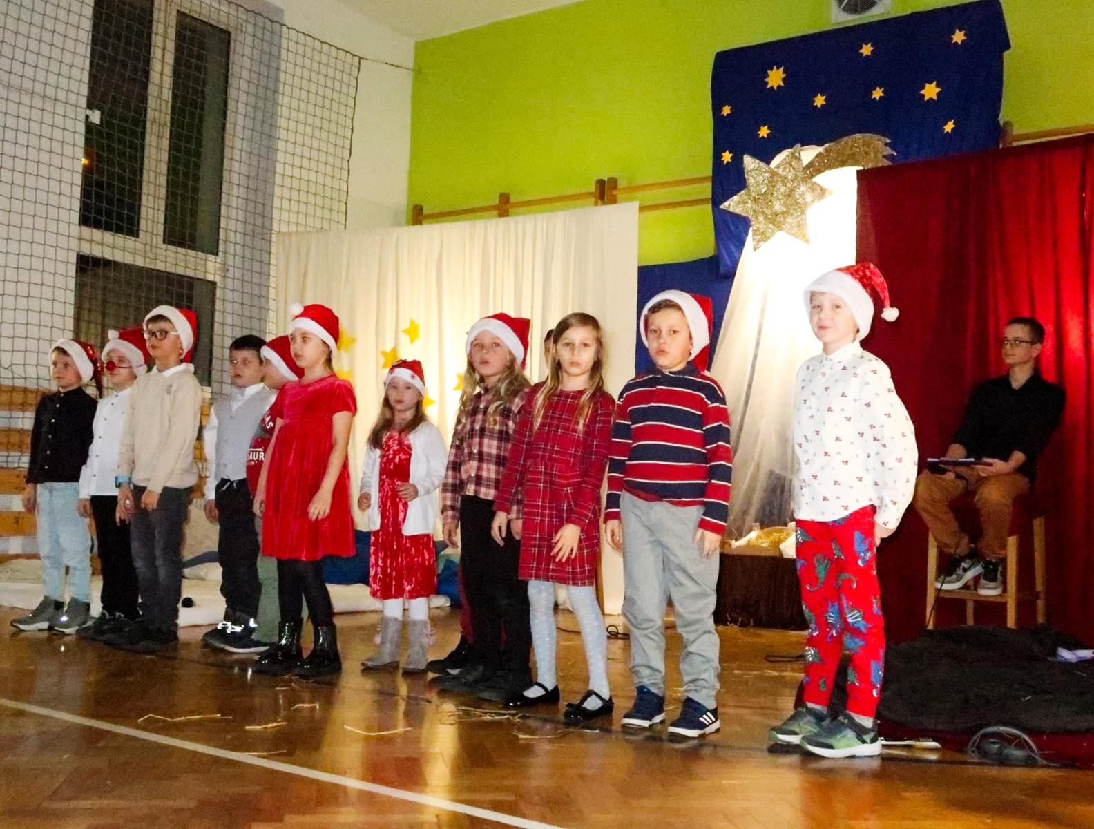 Zdjęcie w galerii na portalu naszraciborz.pl: Jasełka i kiermasz na Płoni wiadomości z regionu