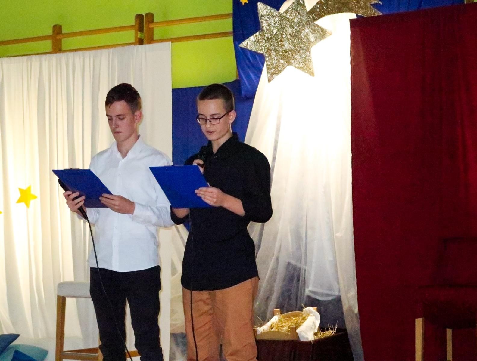 Zdjęcie w galerii na portalu naszraciborz.pl: Jasełka i kiermasz na Płoni wiadomości z regionu