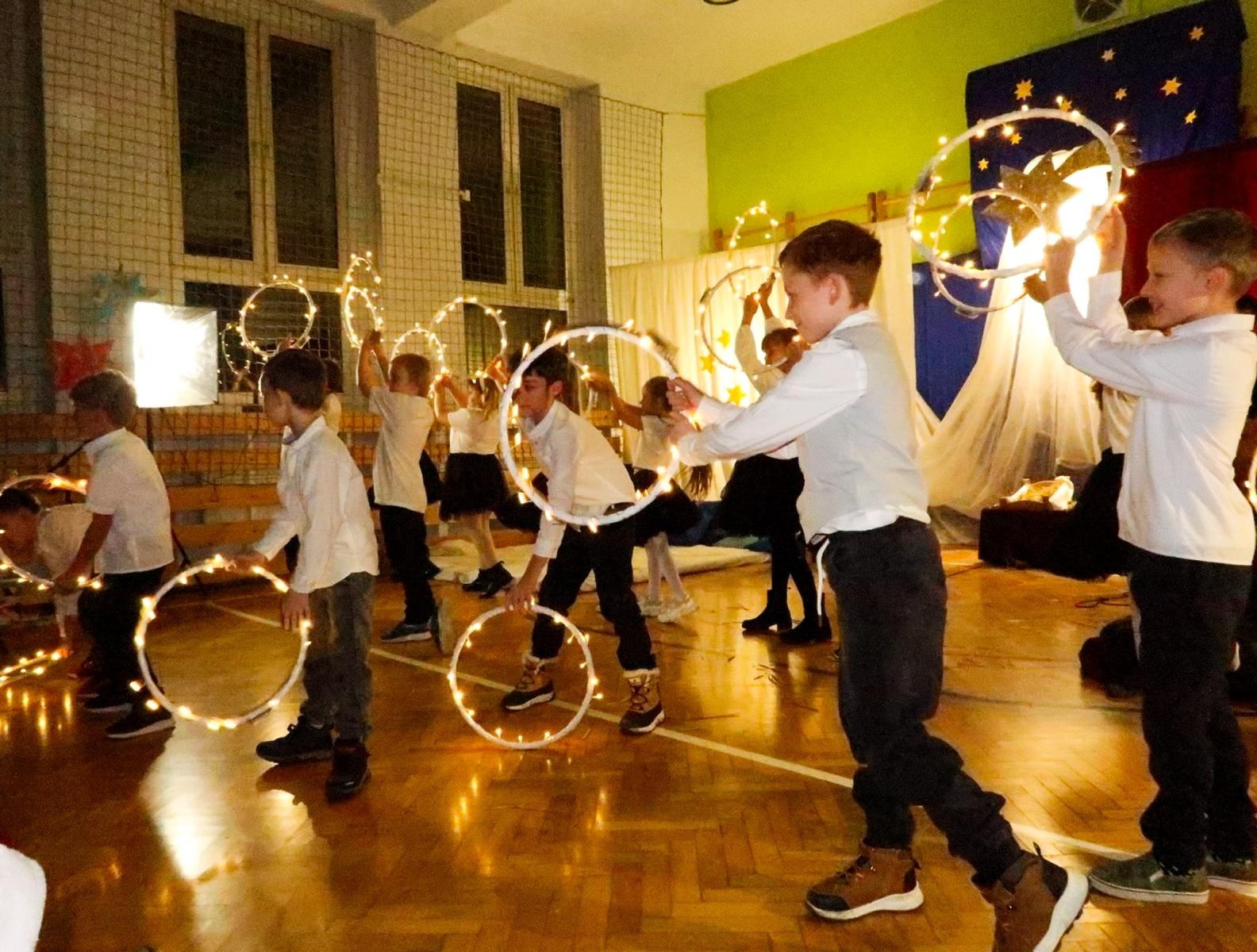 Zdjęcie w galerii na portalu naszraciborz.pl: Jasełka i kiermasz na Płoni wiadomości z regionu