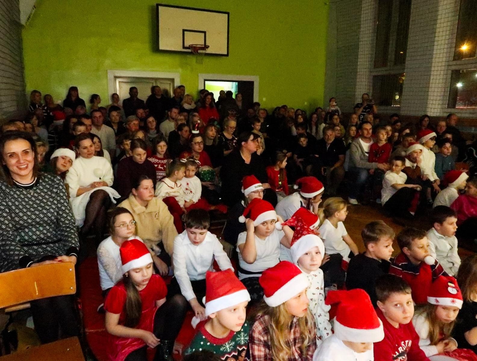 Zdjęcie w galerii na portalu naszraciborz.pl: Jasełka i kiermasz na Płoni wiadomości z regionu