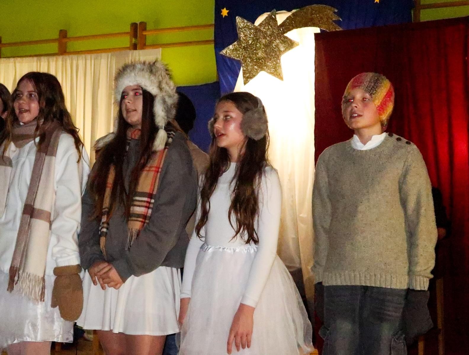 Zdjęcie w galerii na portalu naszraciborz.pl: Jasełka i kiermasz na Płoni wiadomości z regionu