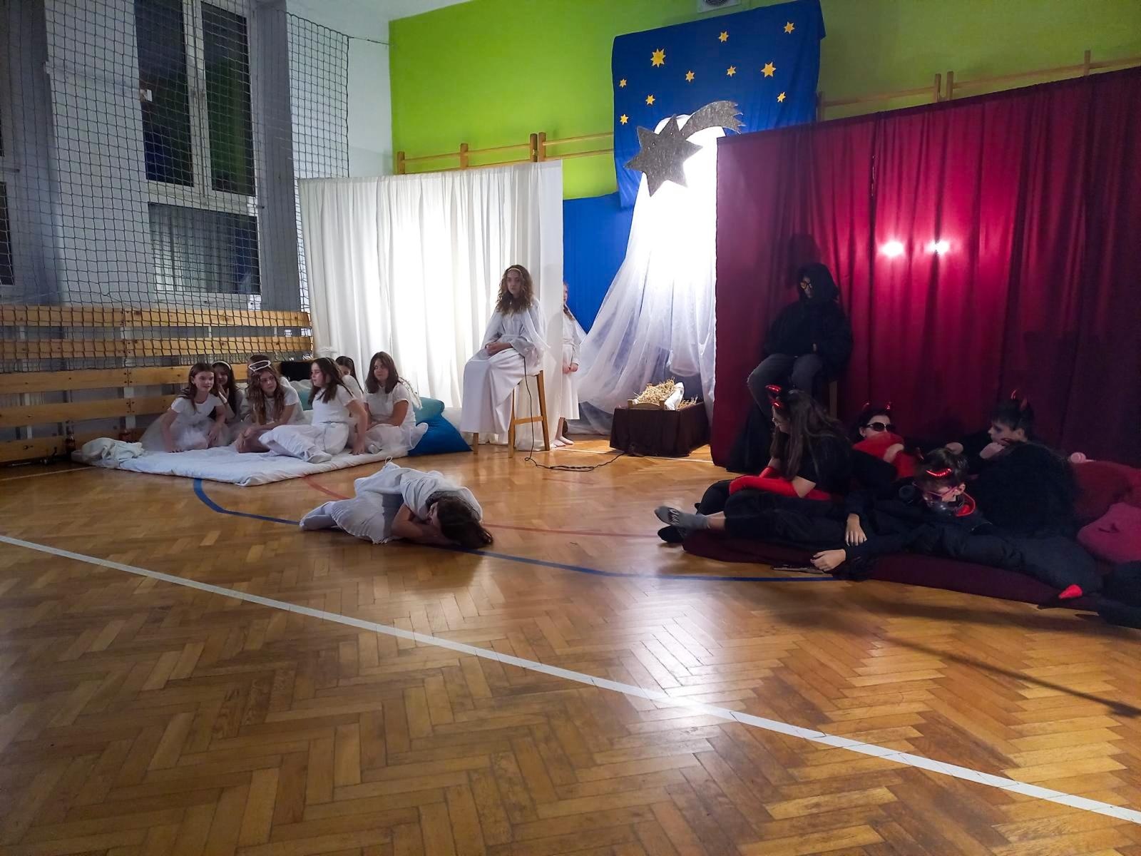 Zdjęcie w galerii na portalu naszraciborz.pl: Jasełka i kiermasz na Płoni wiadomości z regionu