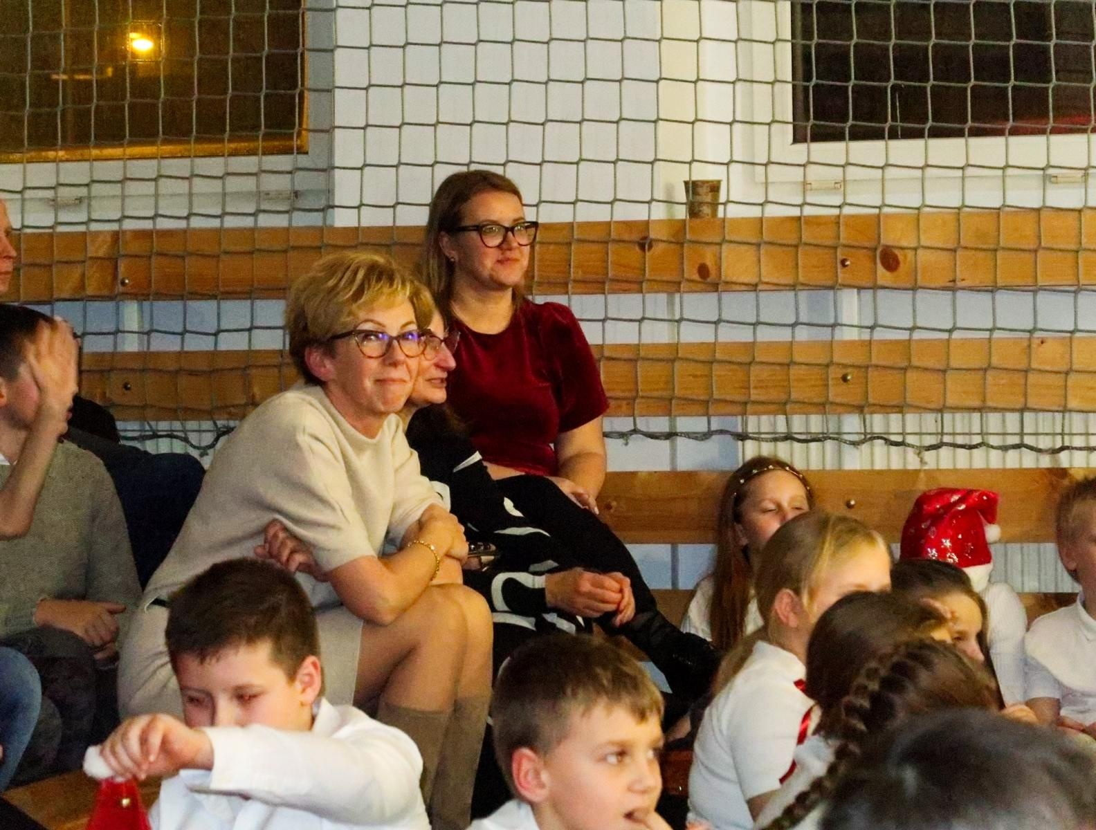 Zdjęcie w galerii na portalu naszraciborz.pl: Jasełka i kiermasz na Płoni wiadomości z regionu