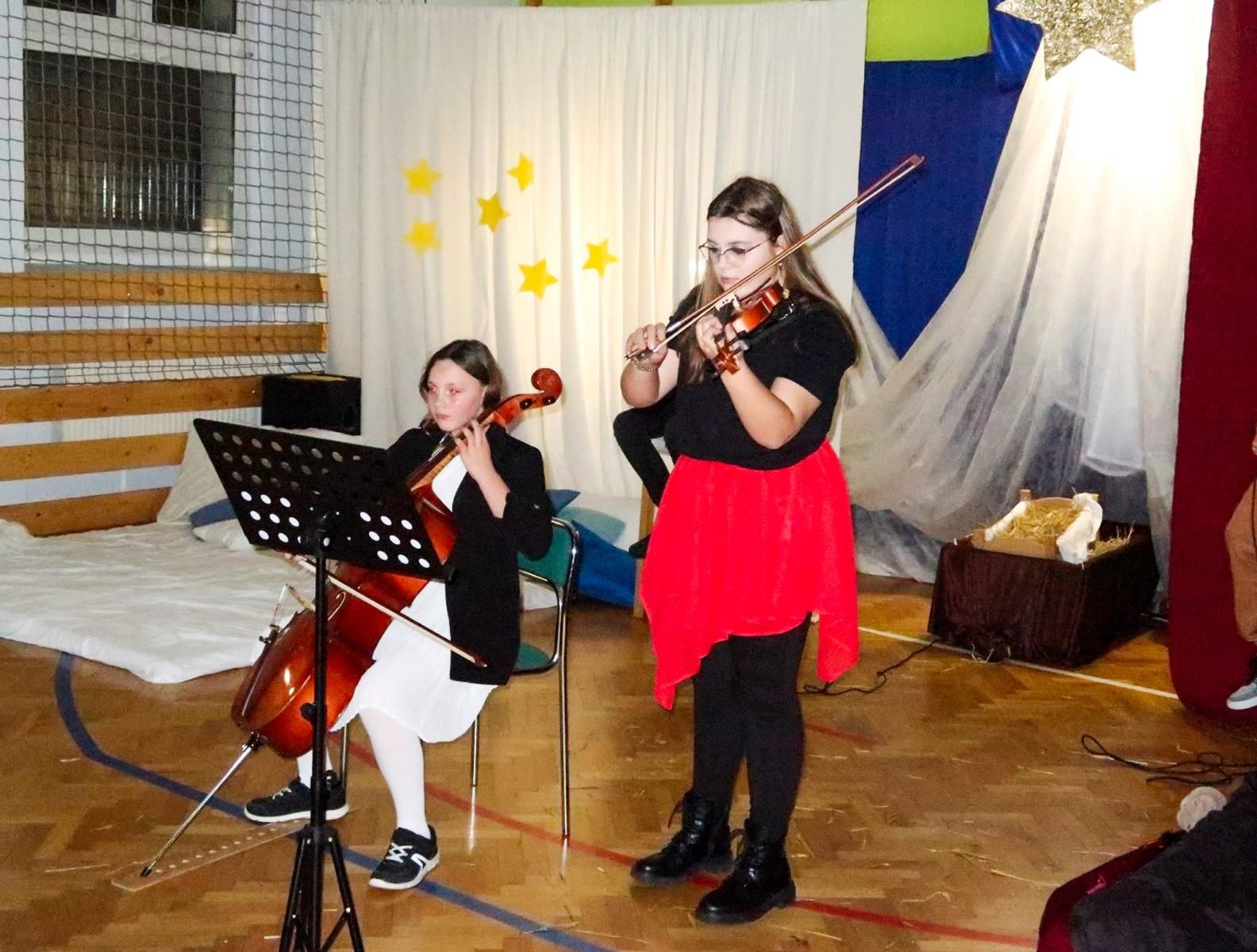 Zdjęcie w galerii na portalu naszraciborz.pl: Jasełka i kiermasz na Płoni wiadomości z regionu