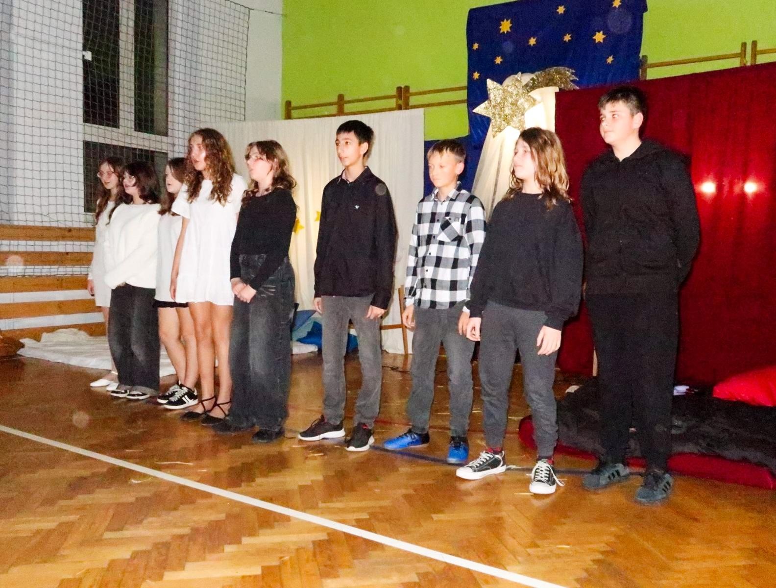 Zdjęcie w galerii na portalu naszraciborz.pl: Jasełka i kiermasz na Płoni wiadomości z regionu