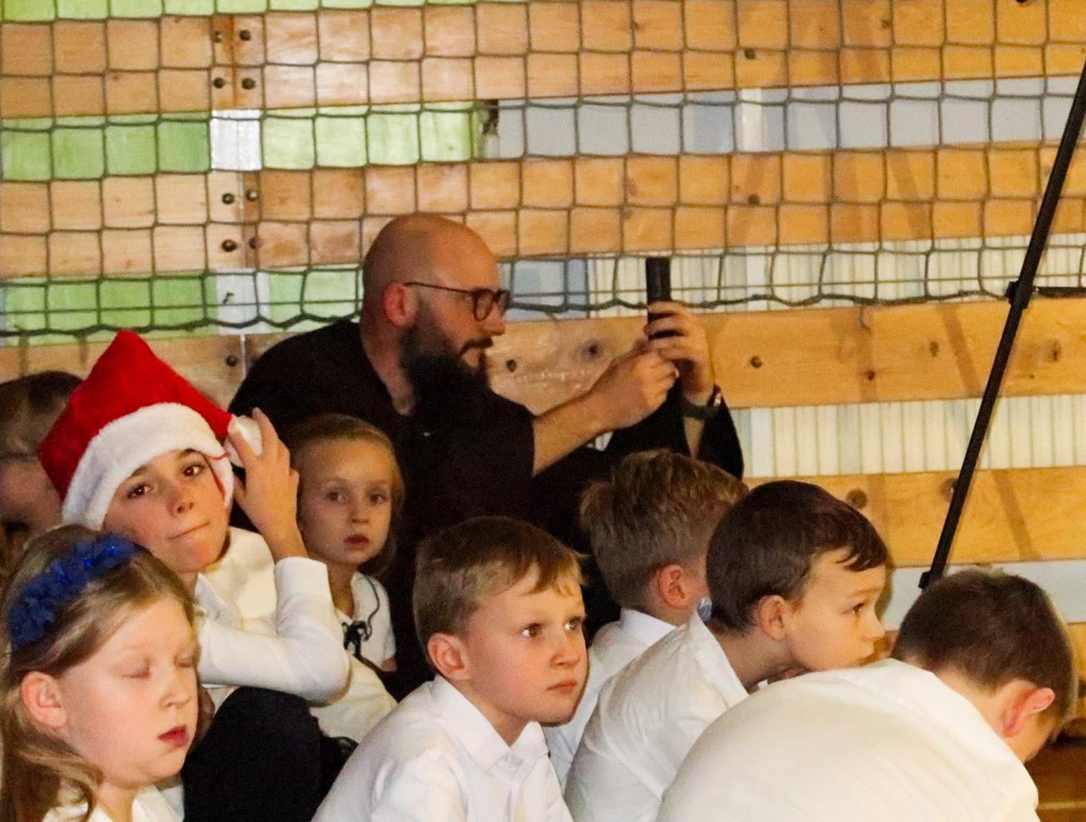 Zdjęcie w galerii na portalu naszraciborz.pl: Jasełka i kiermasz na Płoni wiadomości z regionu