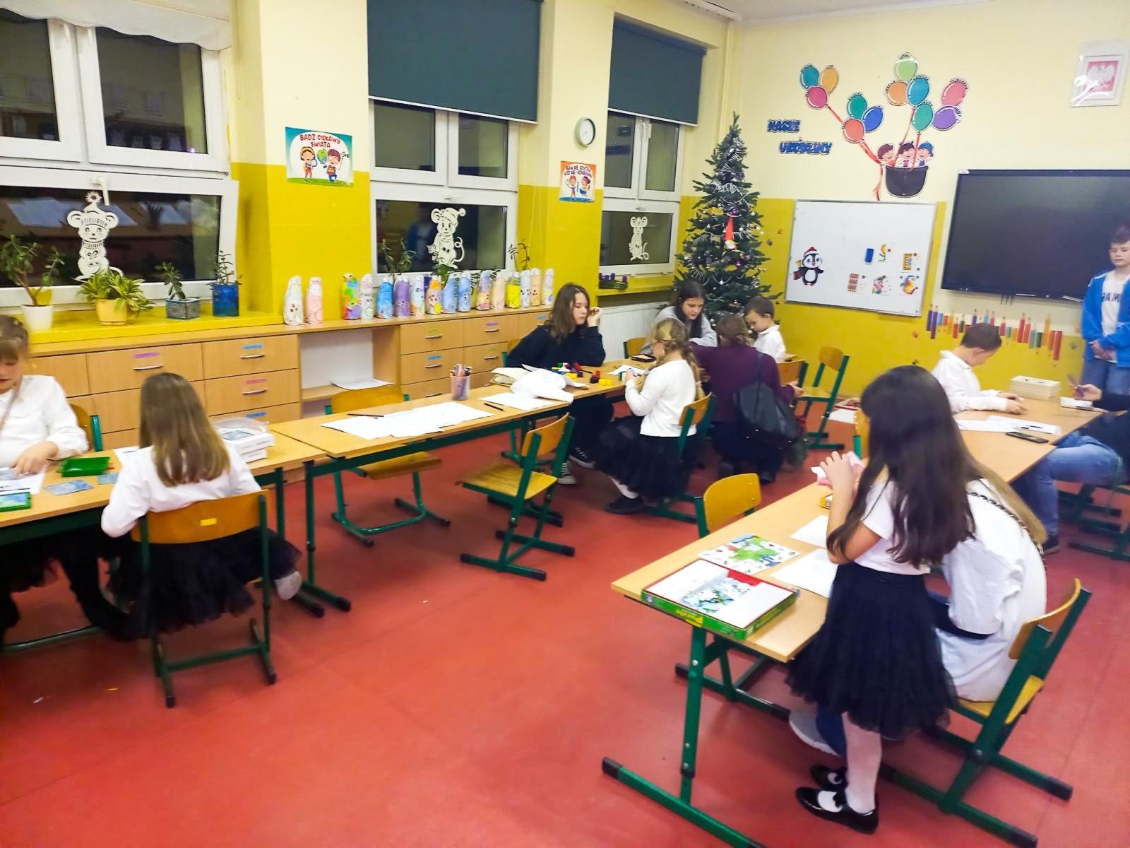 Zdjęcie w galerii na portalu naszraciborz.pl: Jasełka i kiermasz na Płoni wiadomości z regionu