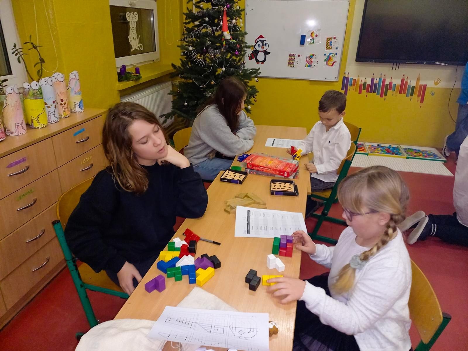 Zdjęcie w galerii na portalu naszraciborz.pl: Jasełka i kiermasz na Płoni wiadomości z regionu