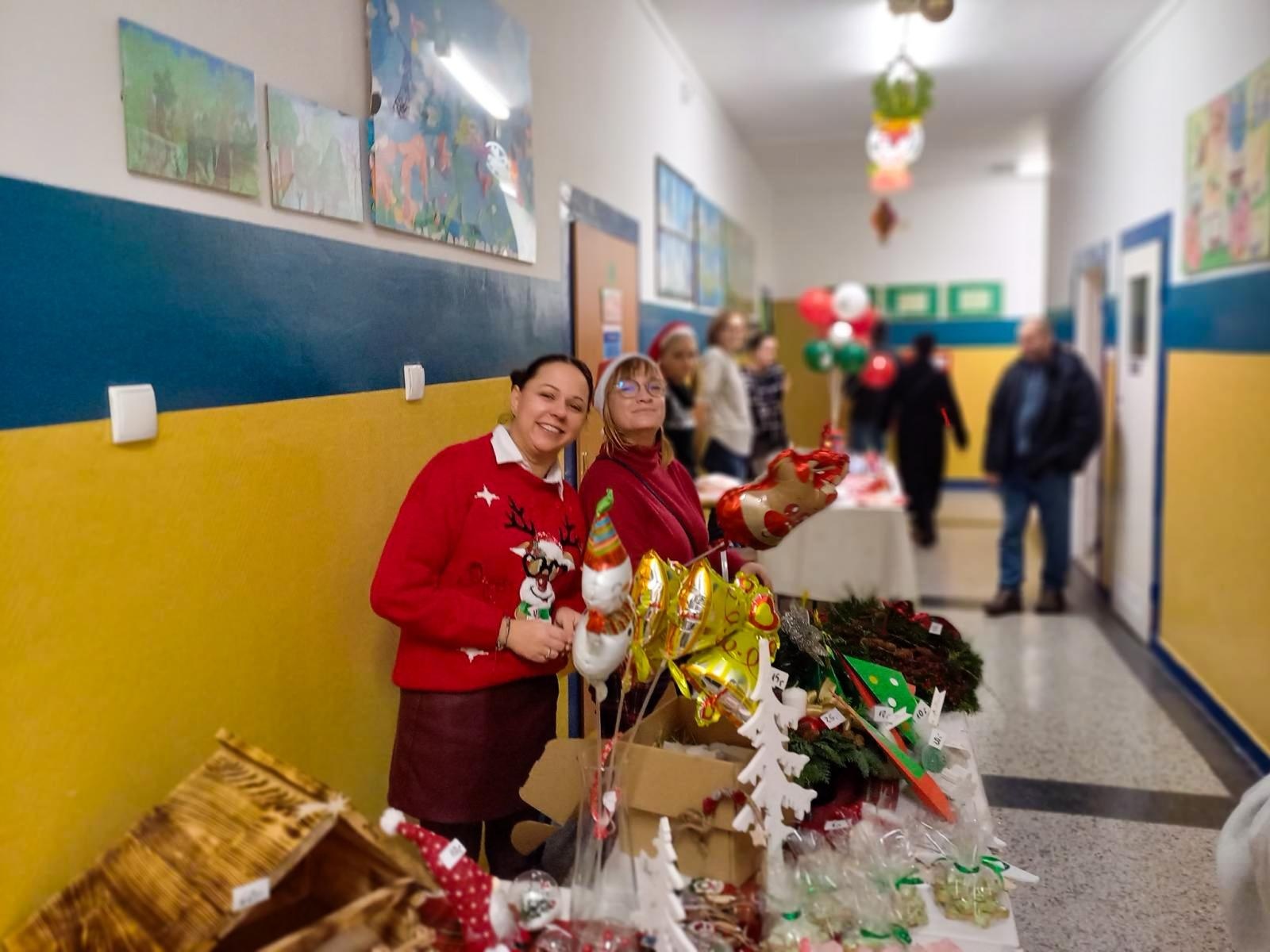Zdjęcie w galerii na portalu naszraciborz.pl: Jasełka i kiermasz na Płoni wiadomości z regionu