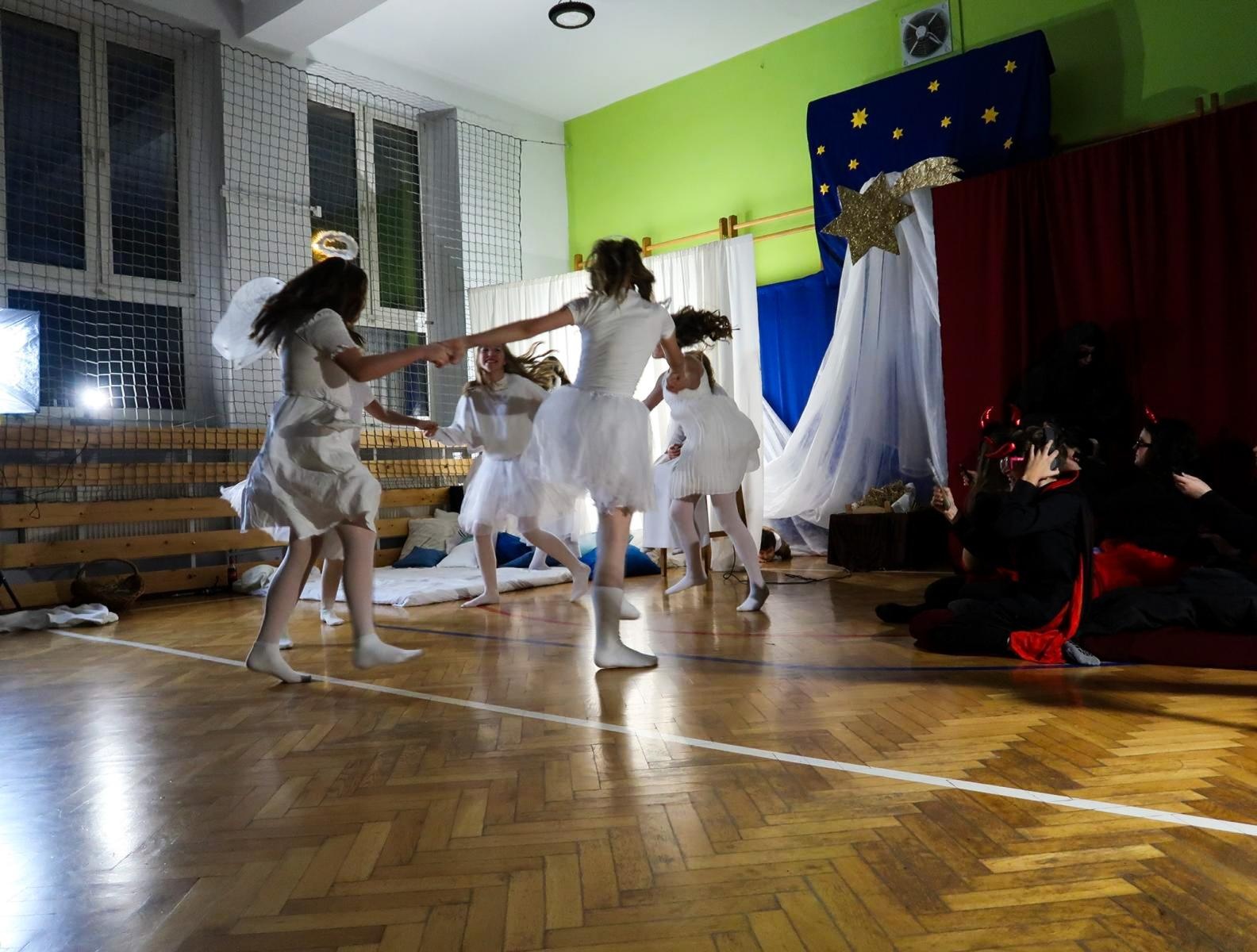 Zdjęcie w galerii na portalu naszraciborz.pl: Jasełka i kiermasz na Płoni wiadomości z regionu