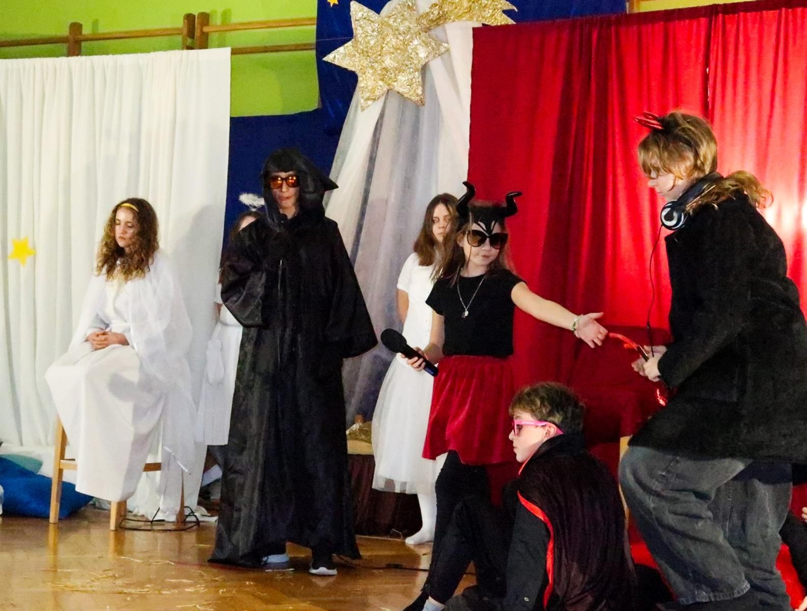 Zdjęcie w galerii na portalu naszraciborz.pl: Jasełka i kiermasz na Płoni wiadomości z regionu