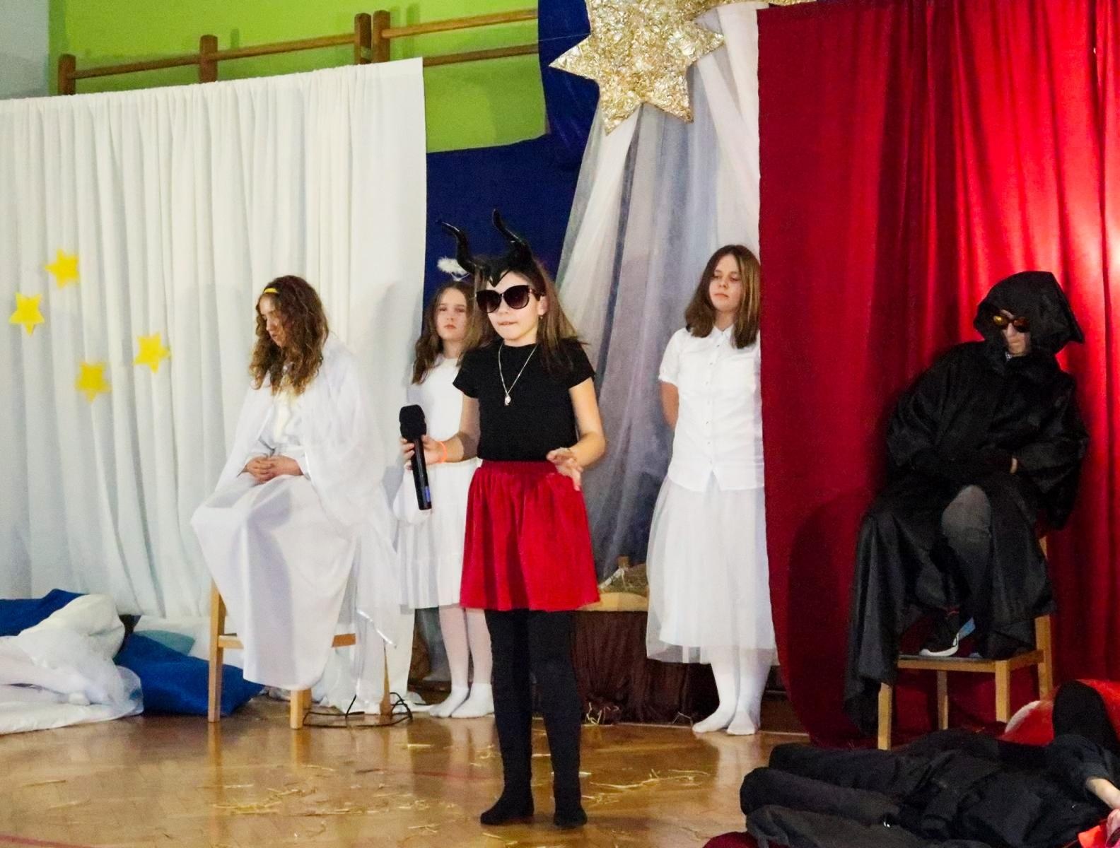 Zdjęcie w galerii na portalu naszraciborz.pl: Jasełka i kiermasz na Płoni wiadomości z regionu