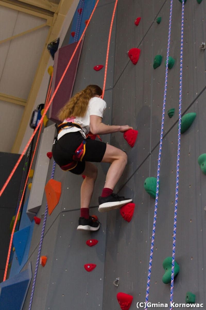 Zdjęcie w galerii na portalu naszraciborz.pl: Nowoczesna ścianka wspinaczkowa otwarta w Kornowacu wiadomości z regionu