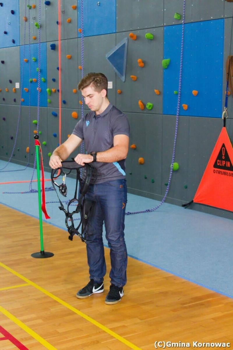 Zdjęcie w galerii na portalu naszraciborz.pl: Nowoczesna ścianka wspinaczkowa otwarta w Kornowacu wiadomości z regionu