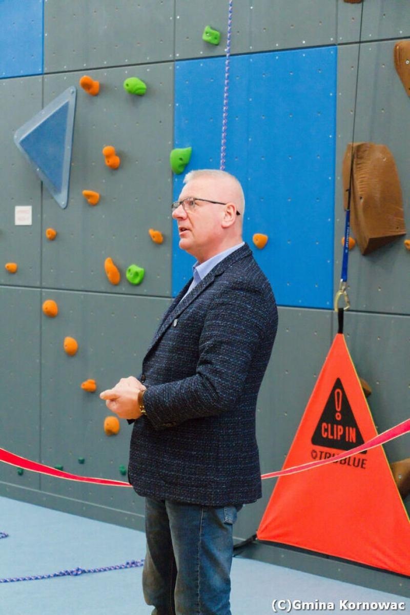 Zdjęcie w galerii na portalu naszraciborz.pl: Nowoczesna ścianka wspinaczkowa otwarta w Kornowacu wiadomości z regionu
