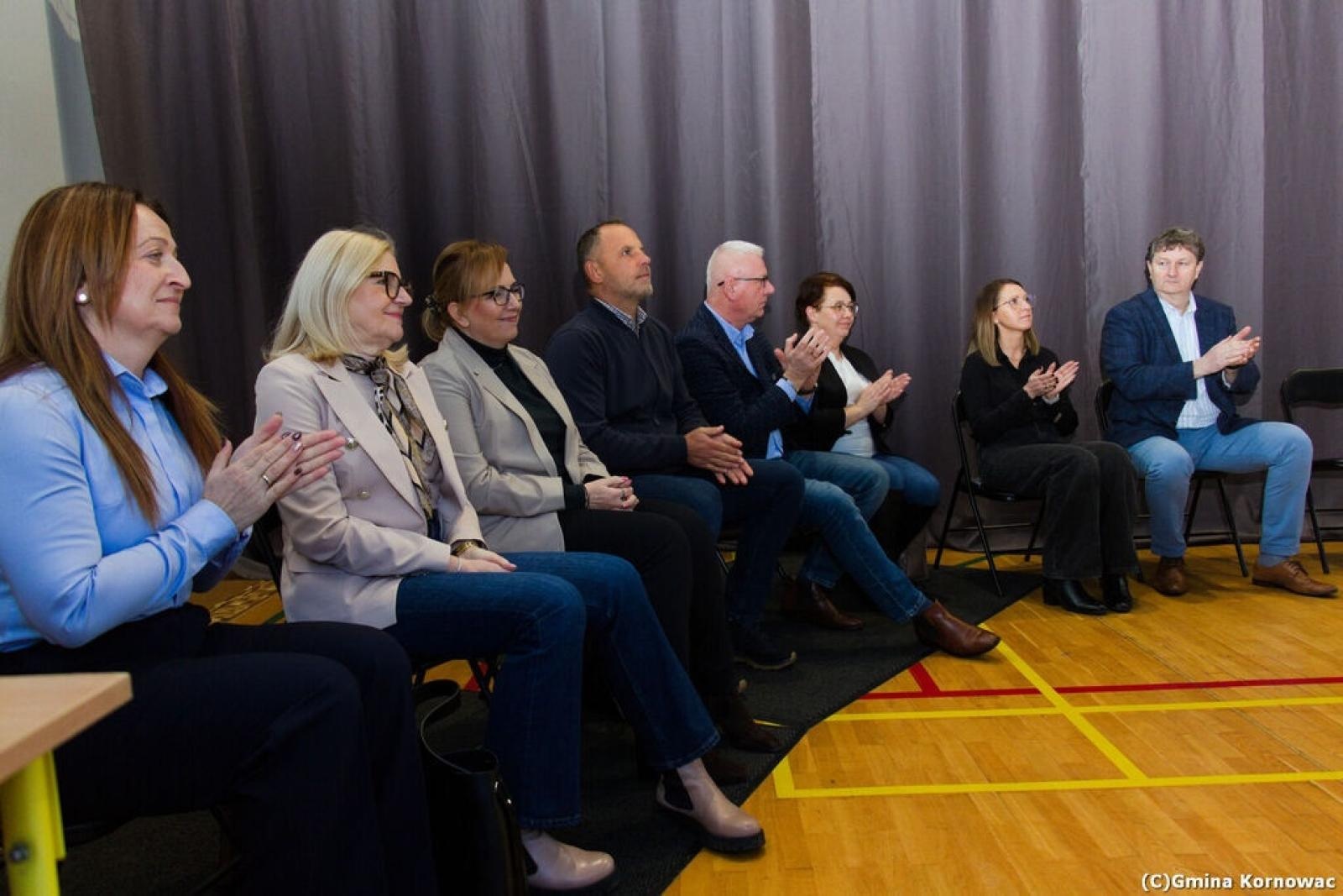 Zdjęcie w galerii na portalu naszraciborz.pl: Nowoczesna ścianka wspinaczkowa otwarta w Kornowacu wiadomości z regionu