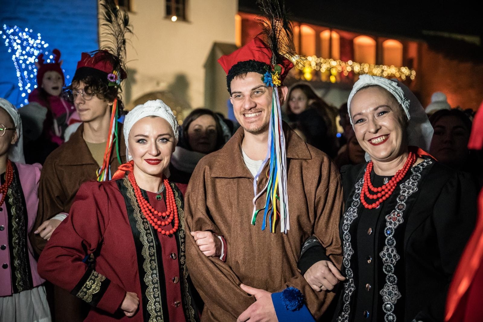 Zdjęcie w galerii na portalu naszraciborz.pl: Zamkowa parada świętego Mikołaja przyciągnęła tłumy. W niedzielę wystąpi TOBY [FOTO i WIDEO] wiadomości z regionu