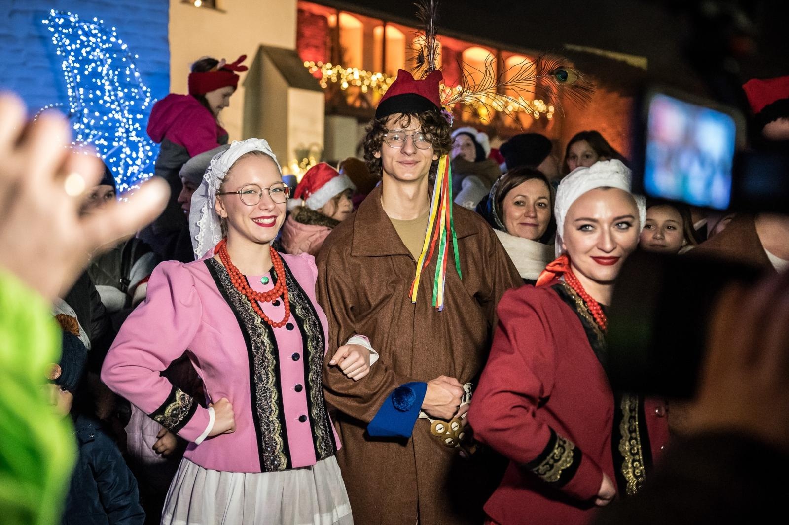 Zdjęcie w galerii na portalu naszraciborz.pl: Zamkowa parada świętego Mikołaja przyciągnęła tłumy. W niedzielę wystąpi TOBY [FOTO i WIDEO] wiadomości z regionu