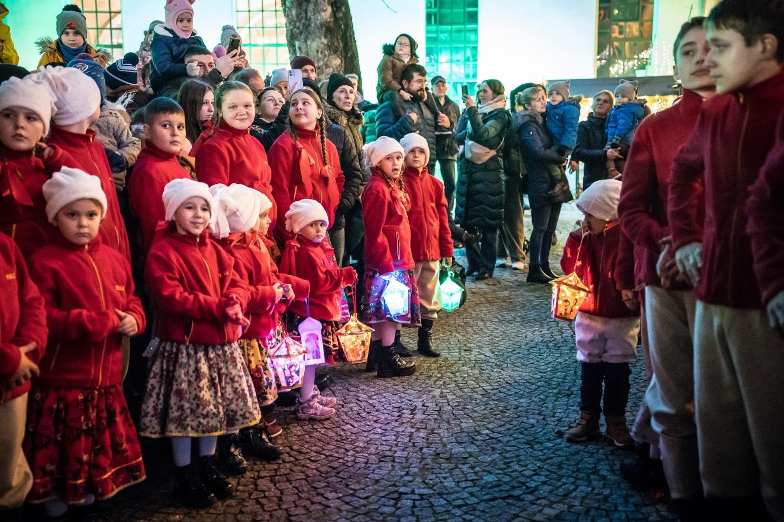 Zdjęcie w galerii na portalu naszraciborz.pl: Zamkowa parada świętego Mikołaja przyciągnęła tłumy. W niedzielę wystąpi TOBY [FOTO i WIDEO] wiadomości z regionu