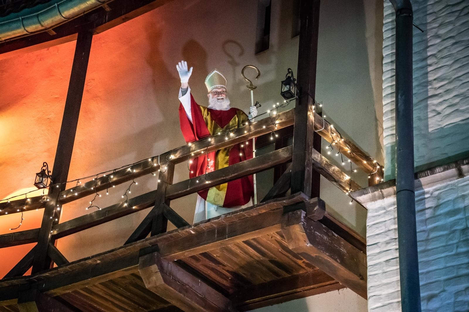 Zdjęcie w galerii na portalu naszraciborz.pl: Zamkowa parada świętego Mikołaja przyciągnęła tłumy. W niedzielę wystąpi TOBY [FOTO i WIDEO] wiadomości z regionu