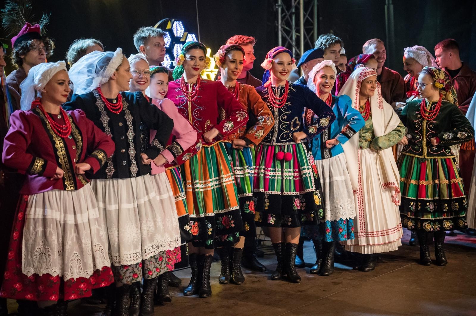 Zdjęcie w galerii na portalu naszraciborz.pl: Zamkowa parada świętego Mikołaja przyciągnęła tłumy. W niedzielę wystąpi TOBY [FOTO i WIDEO] wiadomości z regionu