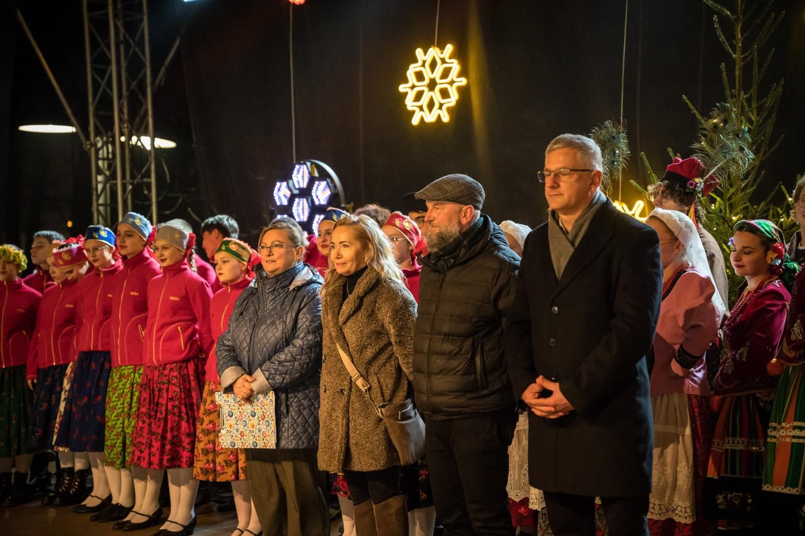Zdjęcie w galerii na portalu naszraciborz.pl: Zamkowa parada świętego Mikołaja przyciągnęła tłumy. W niedzielę wystąpi TOBY [FOTO i WIDEO] wiadomości z regionu