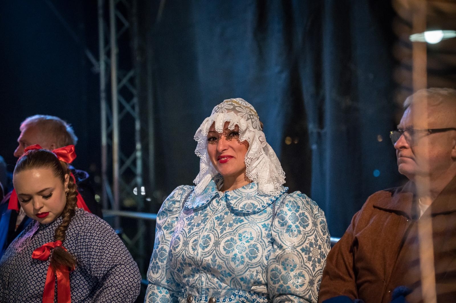 Zdjęcie w galerii na portalu naszraciborz.pl: Zamkowa parada świętego Mikołaja przyciągnęła tłumy. W niedzielę wystąpi TOBY [FOTO i WIDEO] wiadomości z regionu