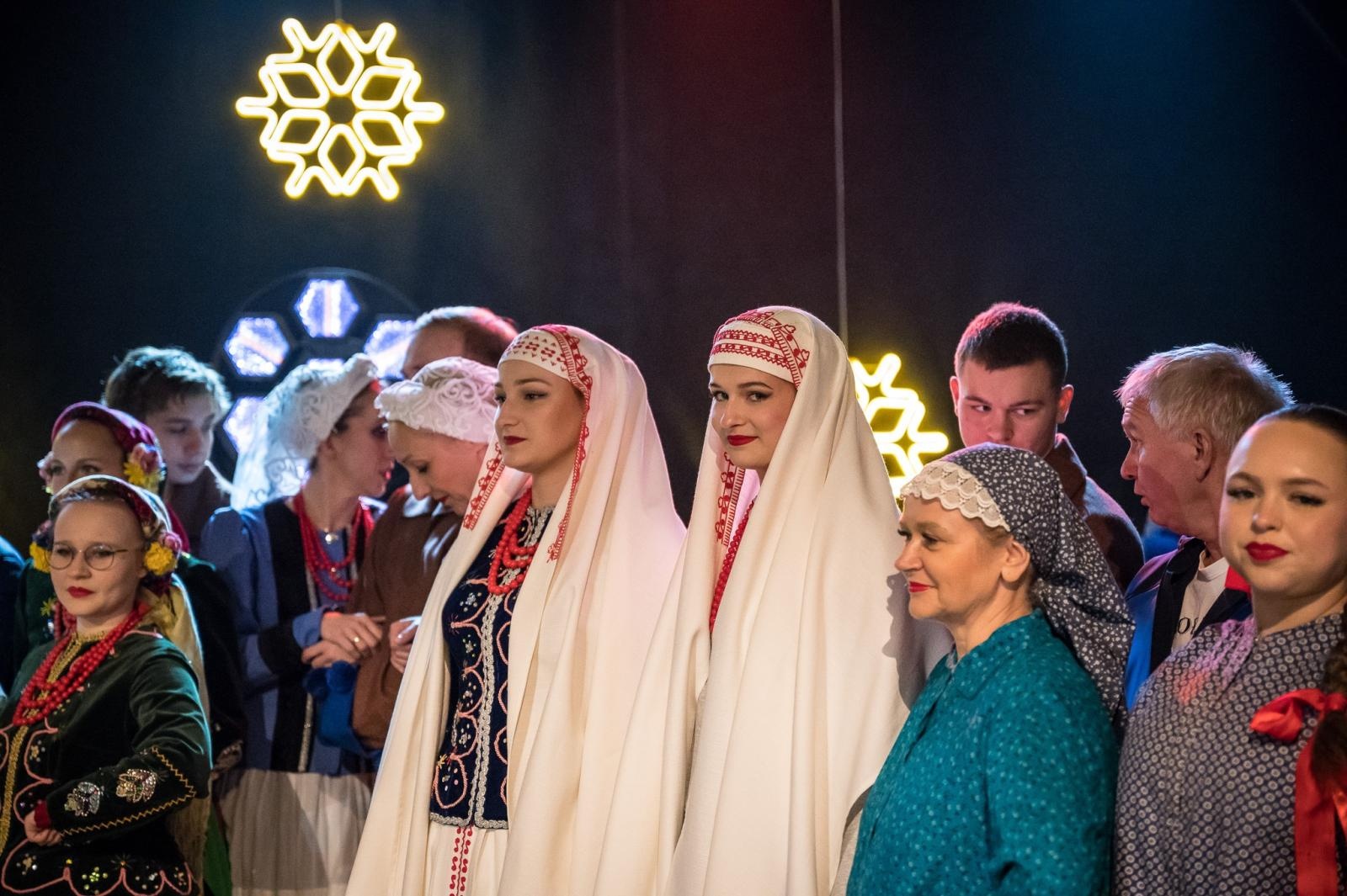 Zdjęcie w galerii na portalu naszraciborz.pl: Zamkowa parada świętego Mikołaja przyciągnęła tłumy. W niedzielę wystąpi TOBY [FOTO i WIDEO] wiadomości z regionu