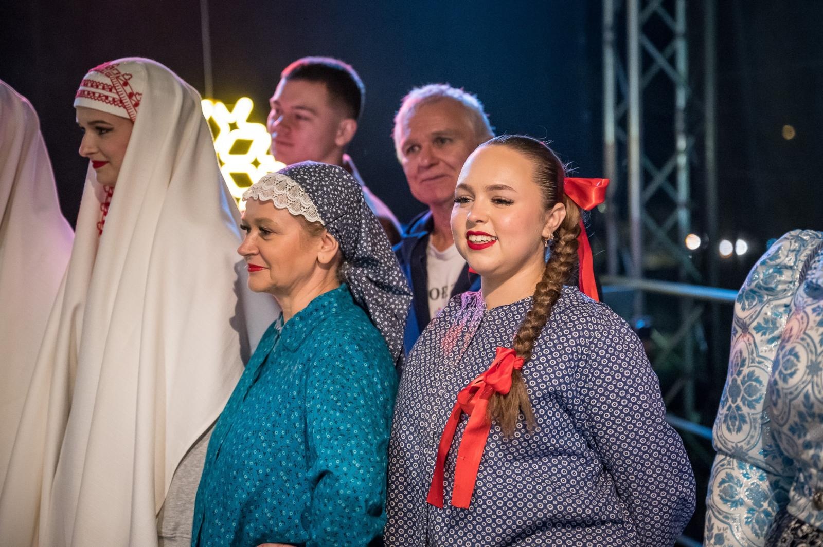 Zdjęcie w galerii na portalu naszraciborz.pl: Zamkowa parada świętego Mikołaja przyciągnęła tłumy. W niedzielę wystąpi TOBY [FOTO i WIDEO] wiadomości z regionu