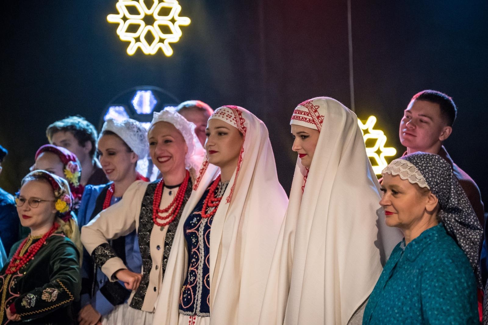 Zdjęcie w galerii na portalu naszraciborz.pl: Zamkowa parada świętego Mikołaja przyciągnęła tłumy. W niedzielę wystąpi TOBY [FOTO i WIDEO] wiadomości z regionu