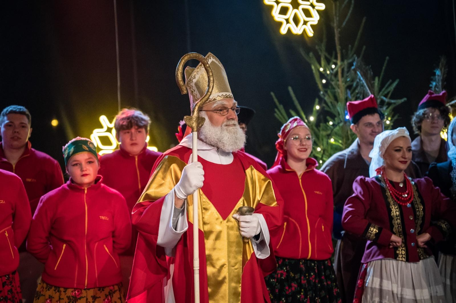 Zdjęcie w galerii na portalu naszraciborz.pl: Zamkowa parada świętego Mikołaja przyciągnęła tłumy. W niedzielę wystąpi TOBY [FOTO i WIDEO] wiadomości z regionu