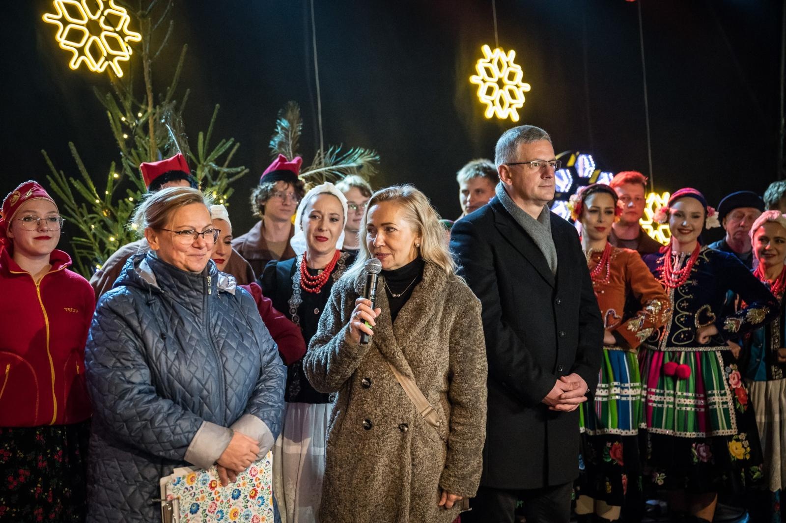 Zdjęcie w galerii na portalu naszraciborz.pl: Zamkowa parada świętego Mikołaja przyciągnęła tłumy. W niedzielę wystąpi TOBY [FOTO i WIDEO] wiadomości z regionu