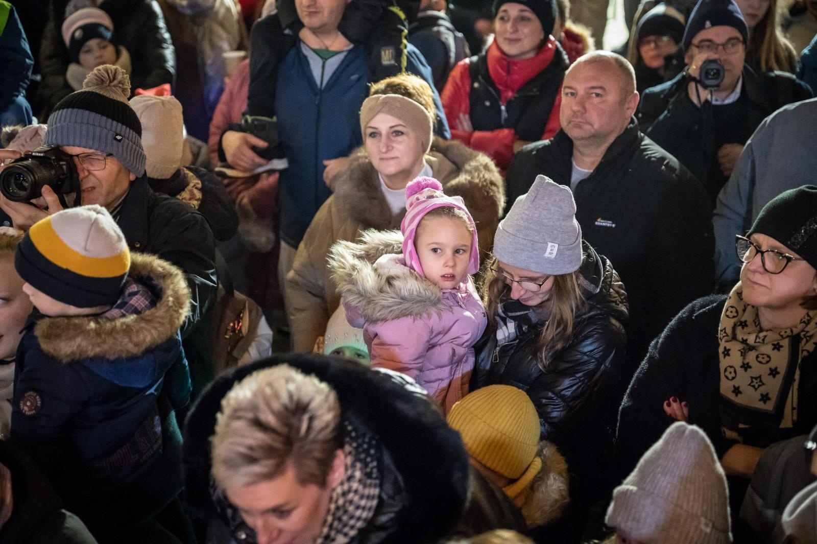 Zdjęcie w galerii na portalu naszraciborz.pl: Zamkowa parada świętego Mikołaja przyciągnęła tłumy. W niedzielę wystąpi TOBY [FOTO i WIDEO] wiadomości z regionu