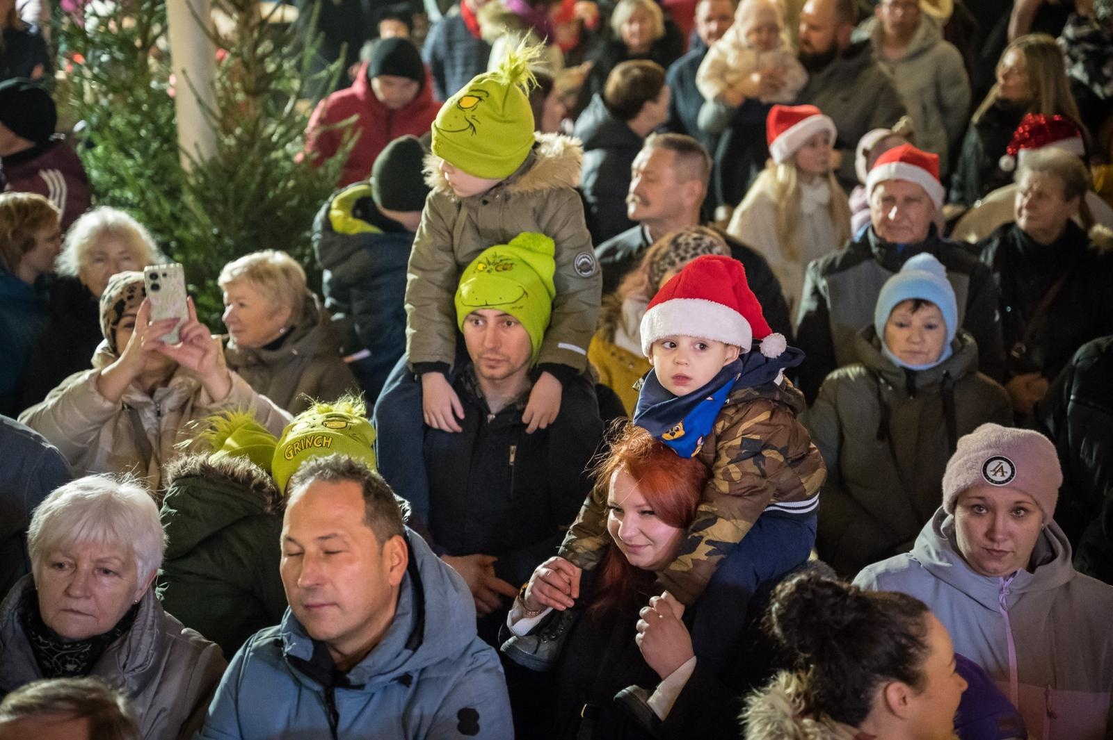Zdjęcie w galerii na portalu naszraciborz.pl: Zamkowa parada świętego Mikołaja przyciągnęła tłumy. W niedzielę wystąpi TOBY [FOTO i WIDEO] wiadomości z regionu
