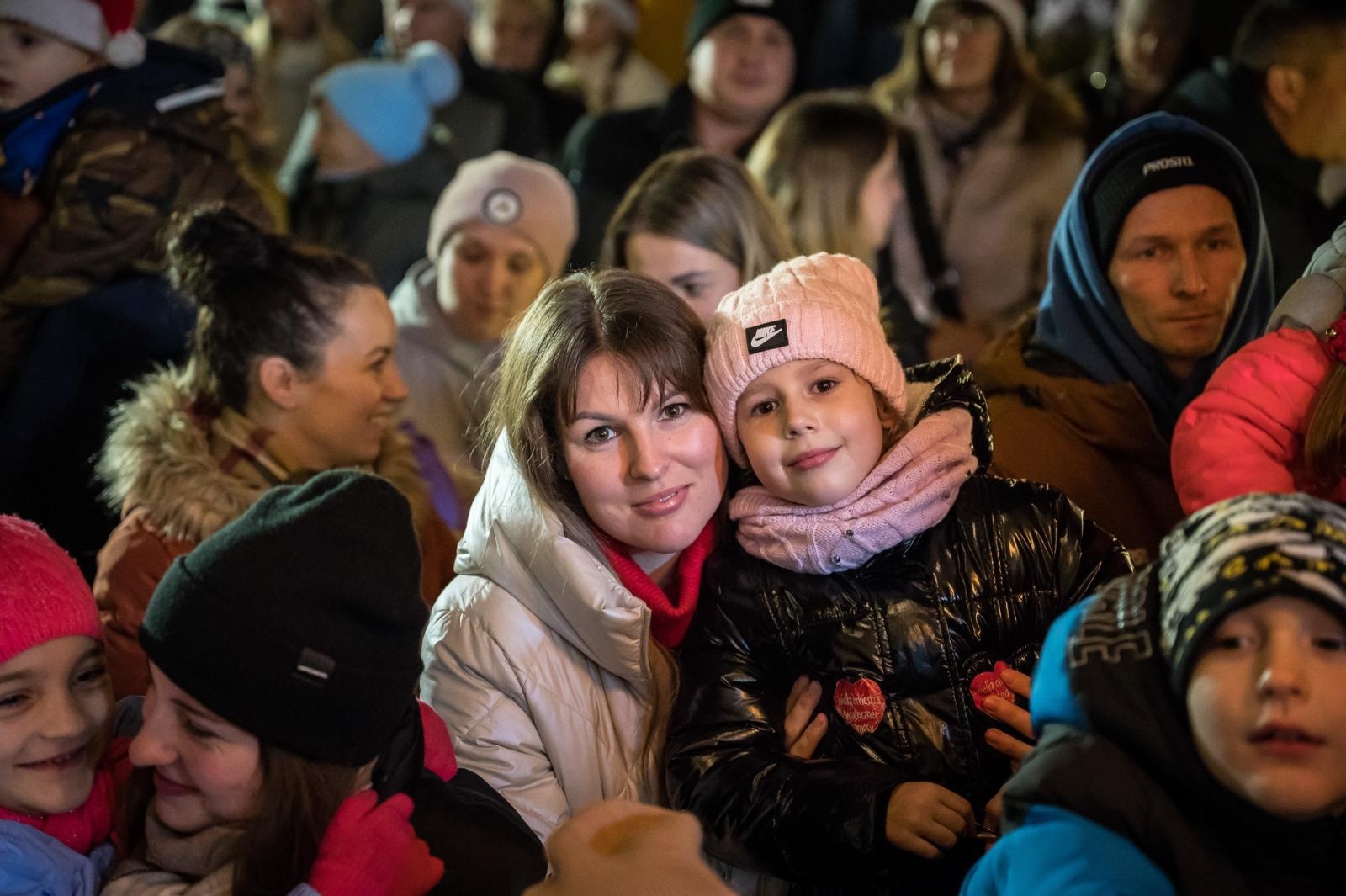 Zdjęcie w galerii na portalu naszraciborz.pl: Zamkowa parada świętego Mikołaja przyciągnęła tłumy. W niedzielę wystąpi TOBY [FOTO i WIDEO] wiadomości z regionu