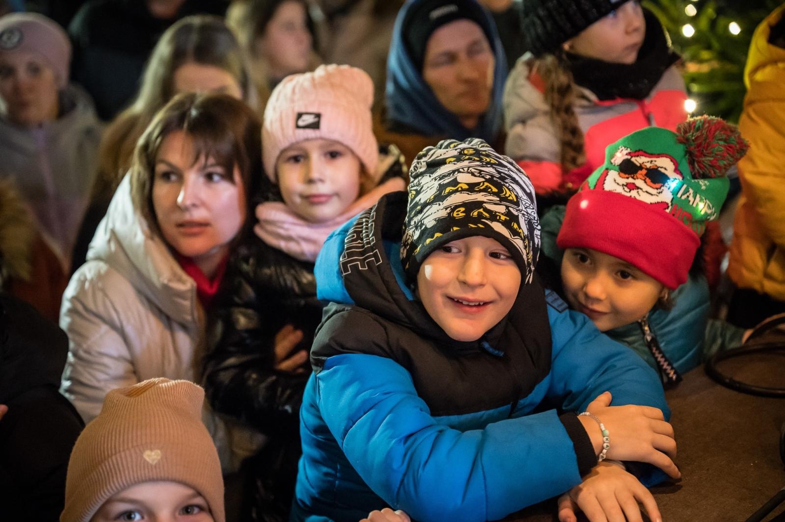 Zdjęcie w galerii na portalu naszraciborz.pl: Zamkowa parada świętego Mikołaja przyciągnęła tłumy. W niedzielę wystąpi TOBY [FOTO i WIDEO] wiadomości z regionu