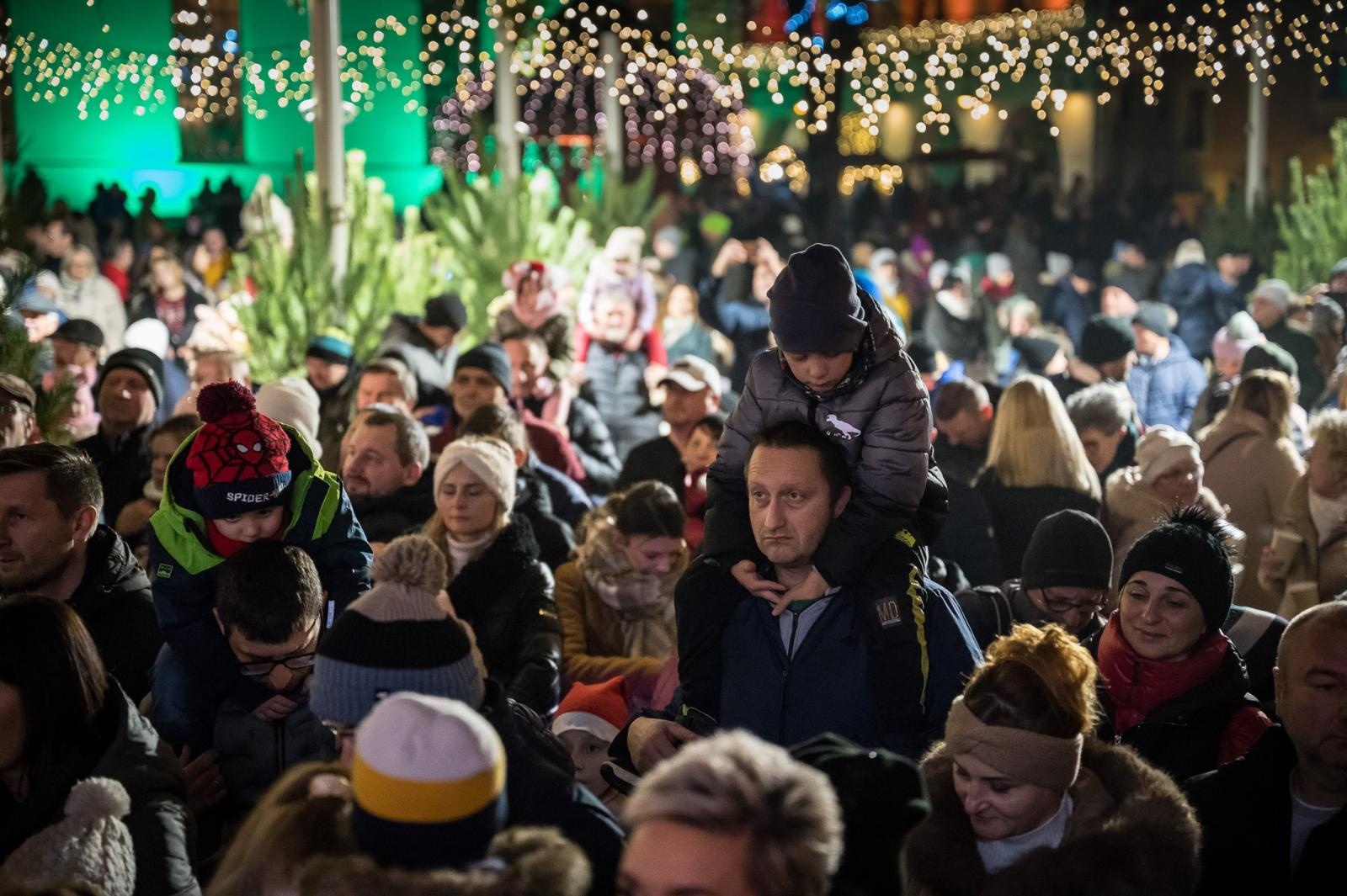 Zdjęcie w galerii na portalu naszraciborz.pl: Zamkowa parada świętego Mikołaja przyciągnęła tłumy. W niedzielę wystąpi TOBY [FOTO i WIDEO] wiadomości z regionu