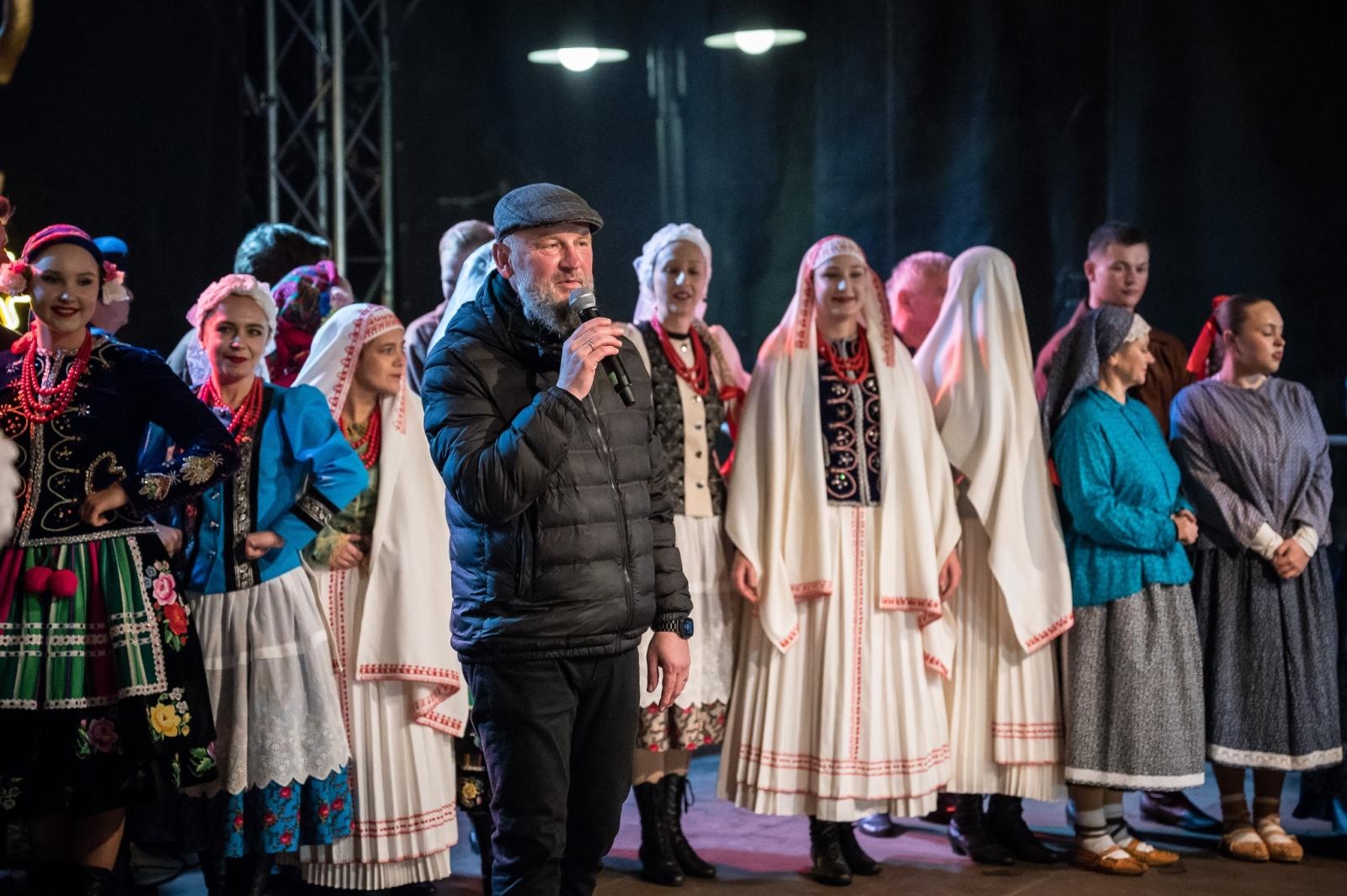 Zdjęcie w galerii na portalu naszraciborz.pl: Zamkowa parada świętego Mikołaja przyciągnęła tłumy. W niedzielę wystąpi TOBY [FOTO i WIDEO] wiadomości z regionu