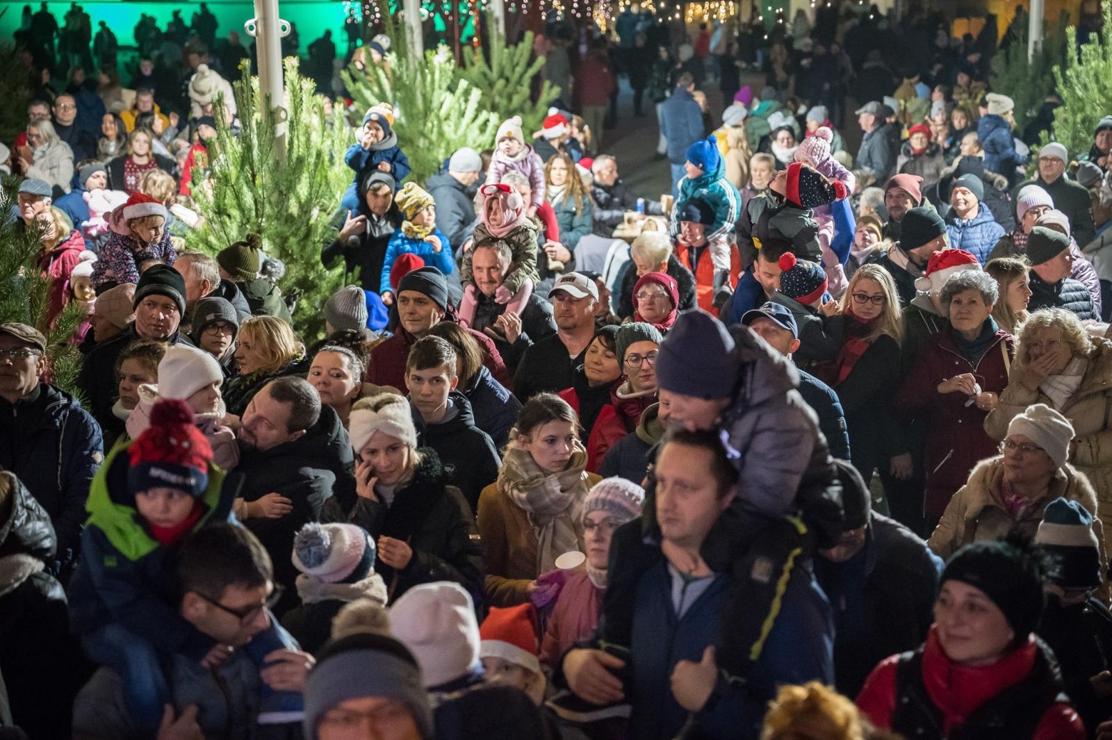 Zdjęcie w galerii na portalu naszraciborz.pl: Zamkowa parada świętego Mikołaja przyciągnęła tłumy. W niedzielę wystąpi TOBY [FOTO i WIDEO] wiadomości z regionu