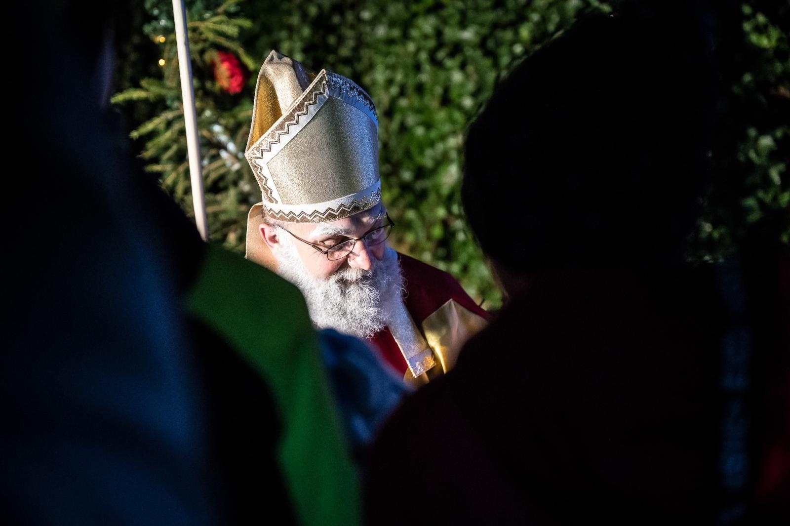 Zdjęcie w galerii na portalu naszraciborz.pl: Zamkowa parada świętego Mikołaja przyciągnęła tłumy. W niedzielę wystąpi TOBY [FOTO i WIDEO] wiadomości z regionu