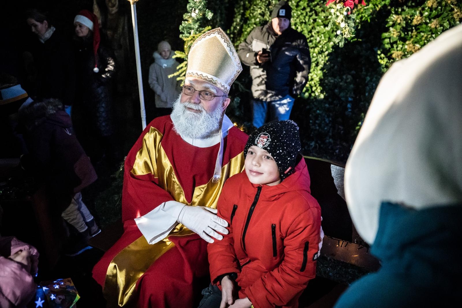 Zdjęcie w galerii na portalu naszraciborz.pl: Zamkowa parada świętego Mikołaja przyciągnęła tłumy. W niedzielę wystąpi TOBY [FOTO i WIDEO] wiadomości z regionu