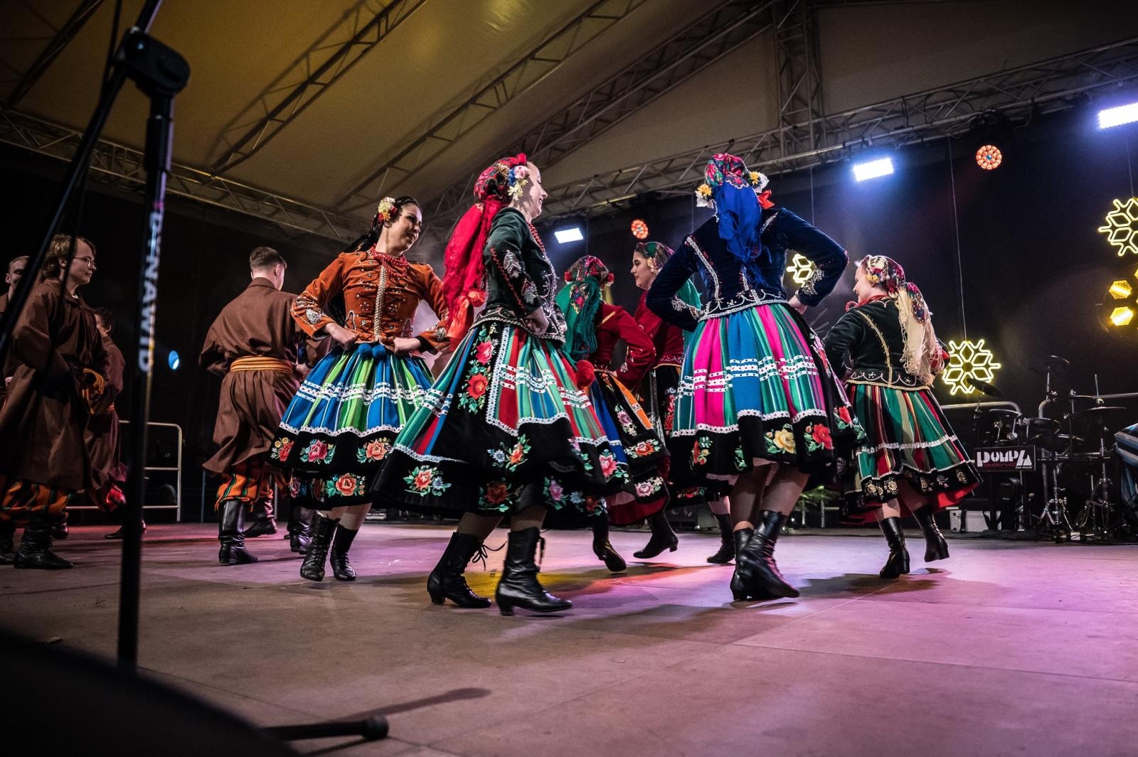 Zdjęcie w galerii na portalu naszraciborz.pl: Zamkowa parada świętego Mikołaja przyciągnęła tłumy. W niedzielę wystąpi TOBY [FOTO i WIDEO] wiadomości z regionu