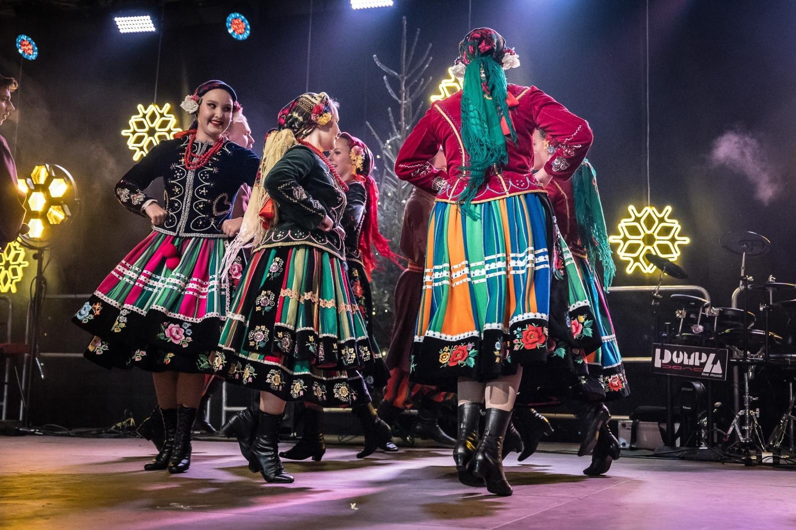 Zdjęcie w galerii na portalu naszraciborz.pl: Zamkowa parada świętego Mikołaja przyciągnęła tłumy. W niedzielę wystąpi TOBY [FOTO i WIDEO] wiadomości z regionu